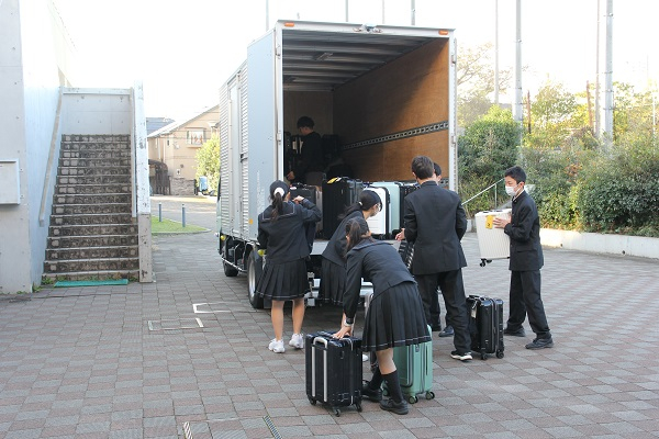 061112 中２研修旅行前日荷物 (20).JPG